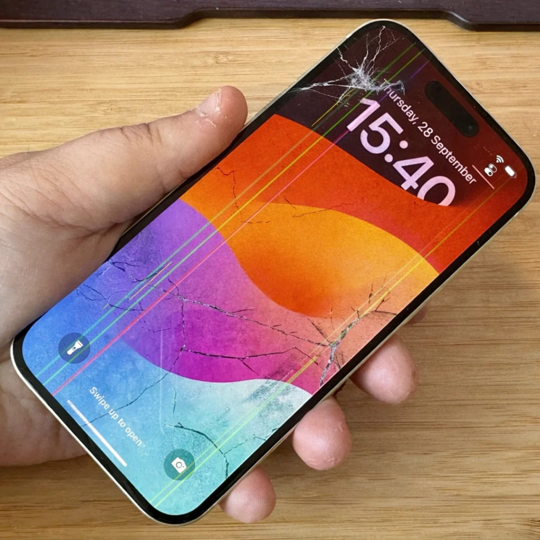 Cracked iPhone Screen - Mobile Mate